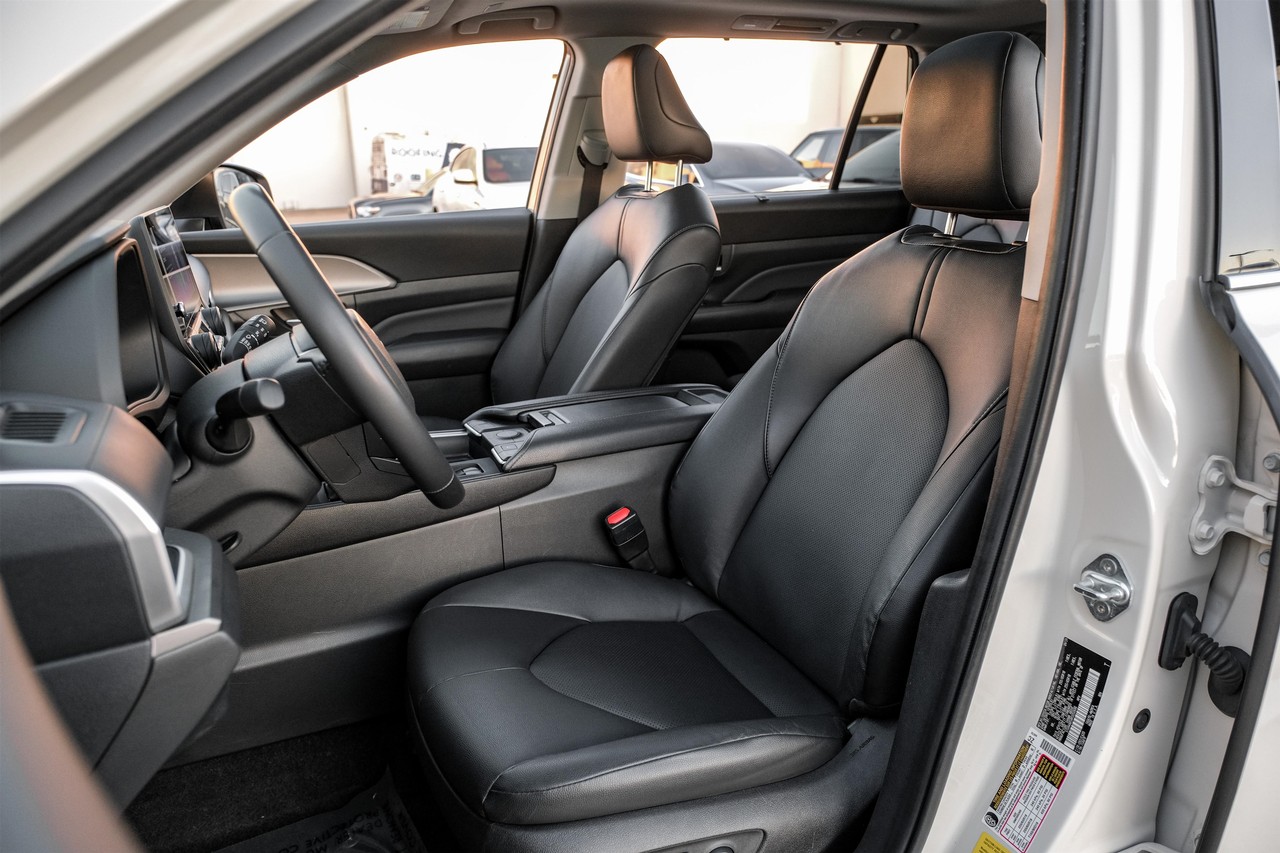Toyota Grand Highlander Vehicle Main Gallery Image 31