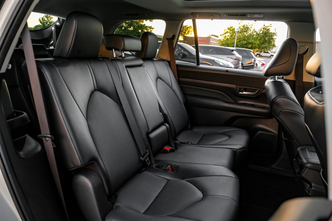 Toyota Grand Highlander Vehicle Main Gallery Image 34