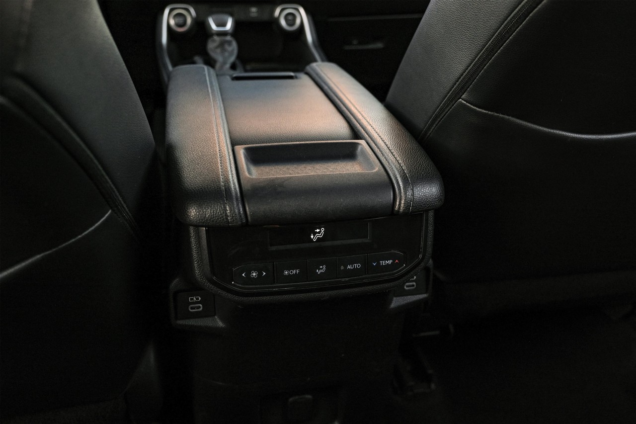 Toyota Grand Highlander Vehicle Main Gallery Image 36