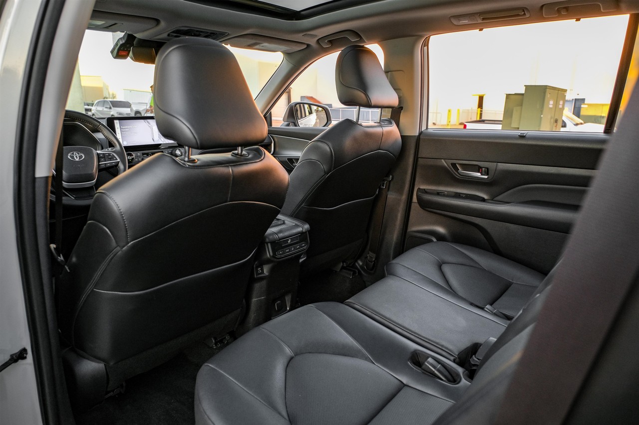Toyota Grand Highlander Vehicle Main Gallery Image 37