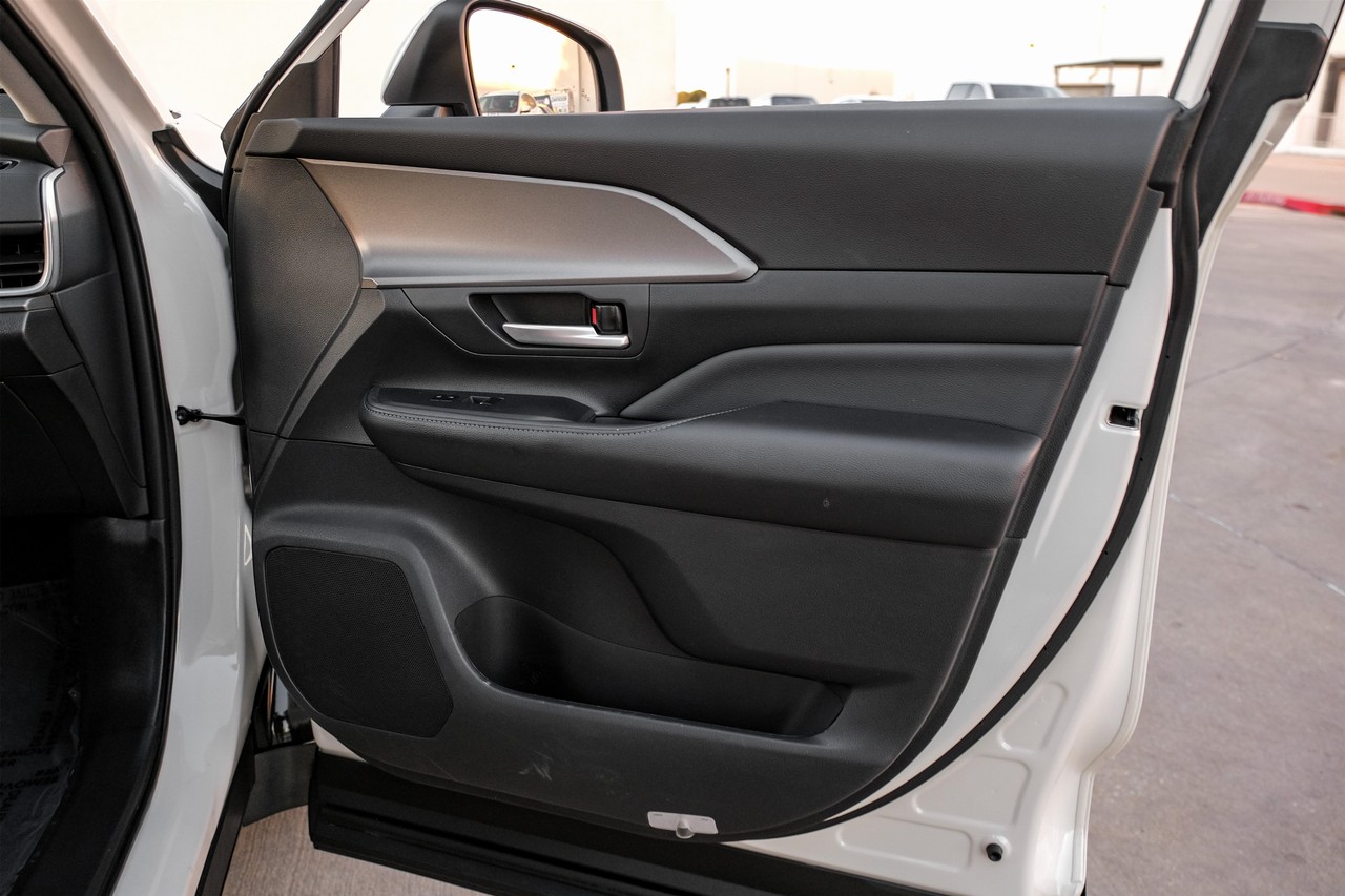 Toyota Grand Highlander Vehicle Main Gallery Image 43