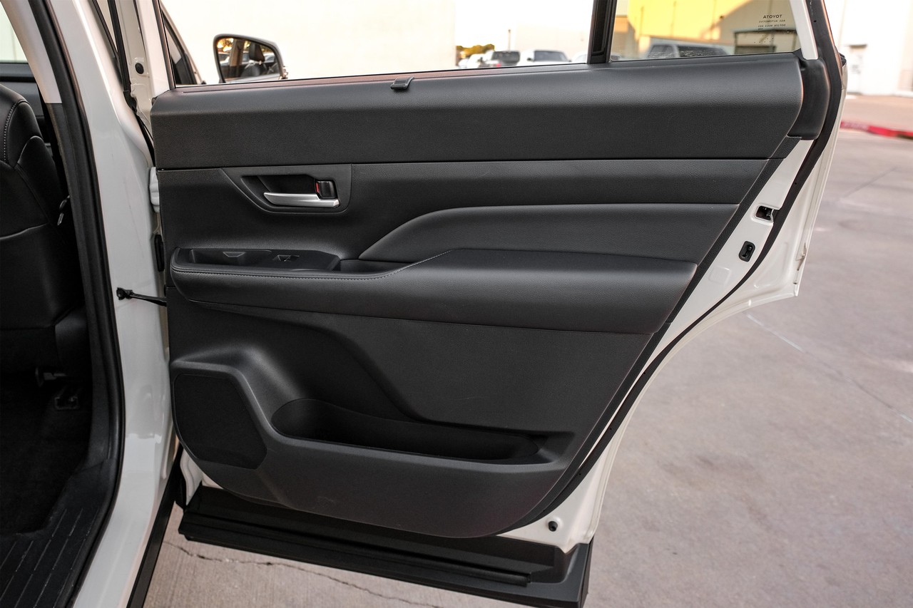 Toyota Grand Highlander Vehicle Main Gallery Image 45