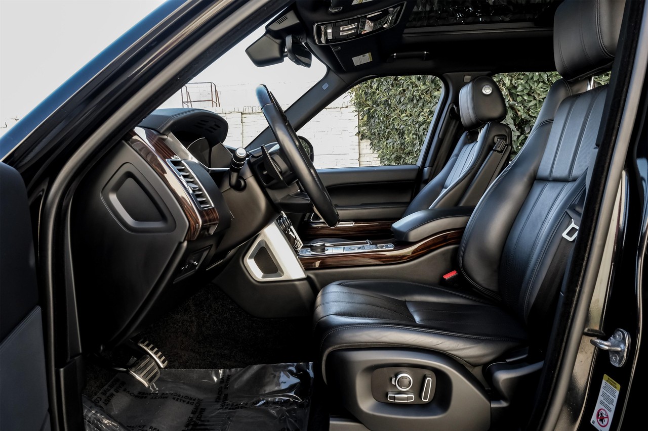 Land Rover Range Rover Vehicle Main Gallery Image 04