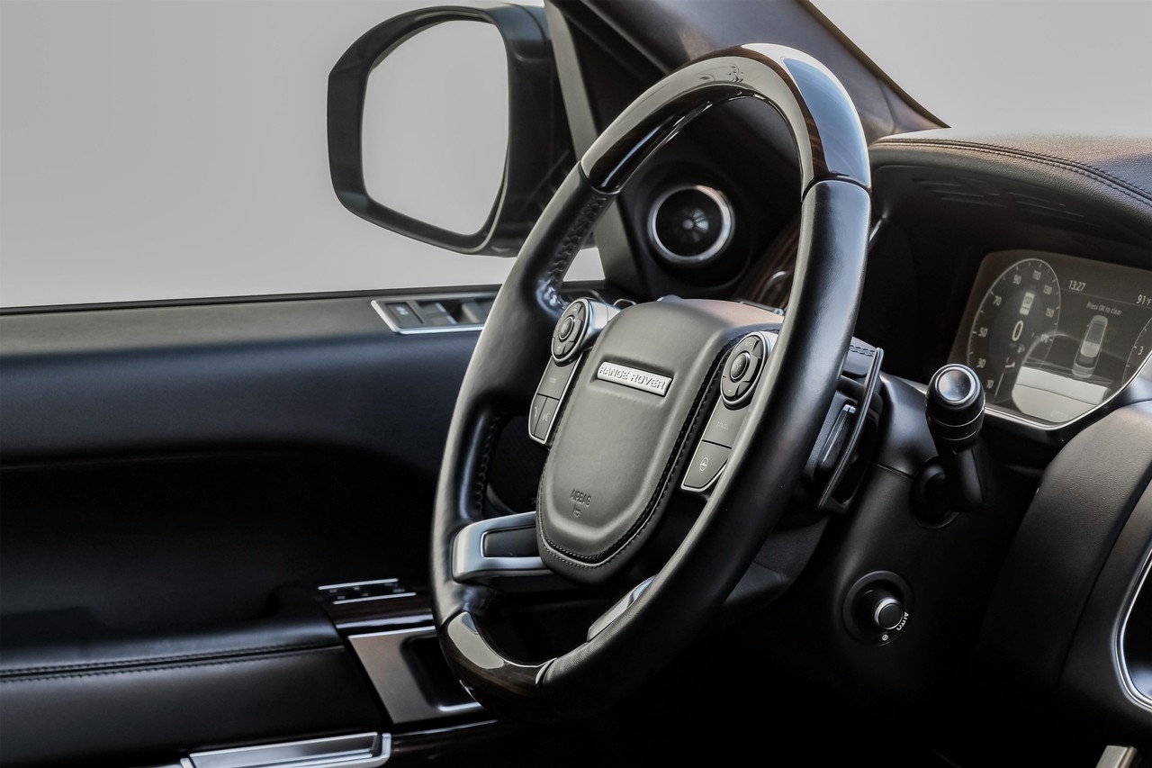 Land Rover Range Rover Vehicle Main Gallery Image 17