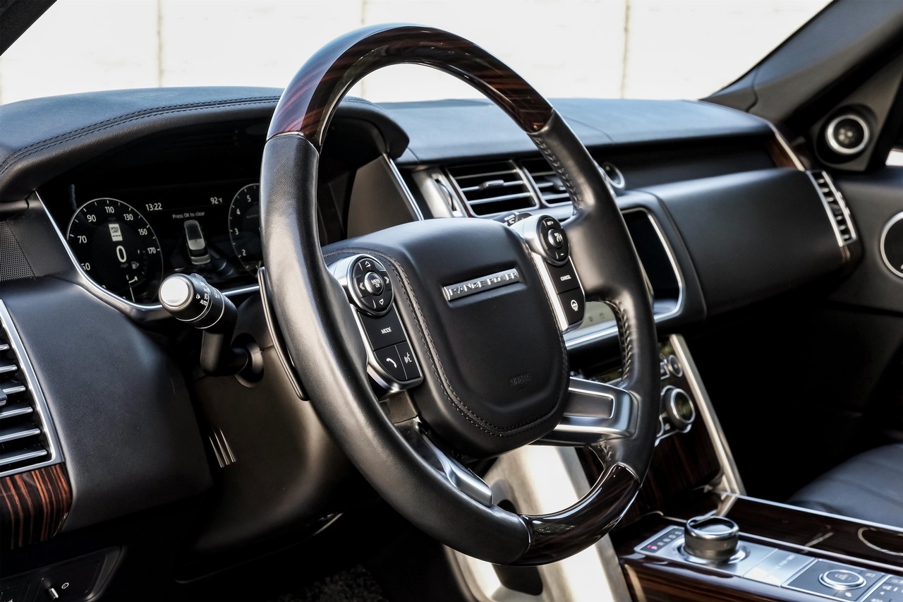 Land Rover Range Rover Vehicle Main Gallery Image 18