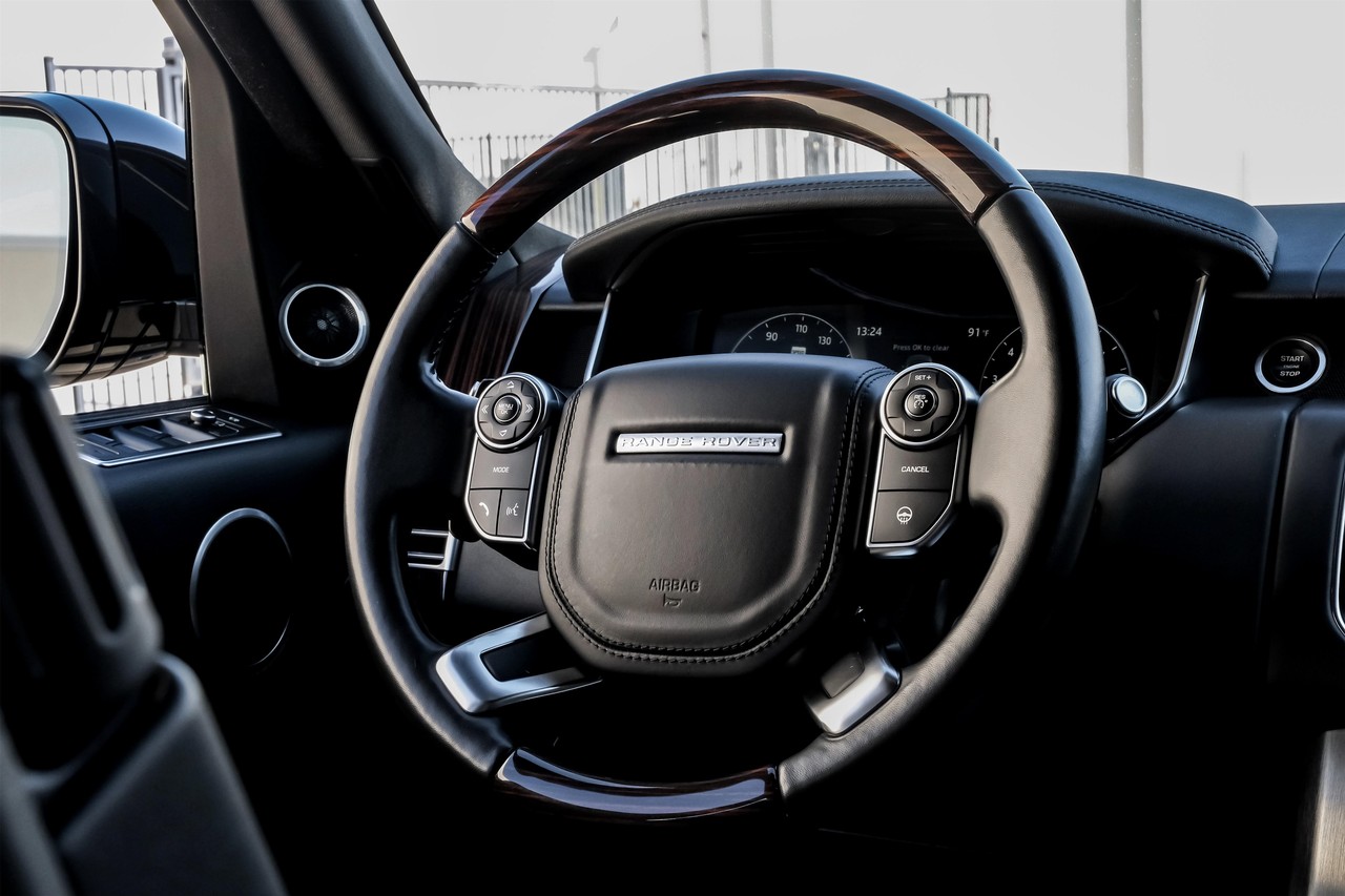 Land Rover Range Rover Vehicle Main Gallery Image 19