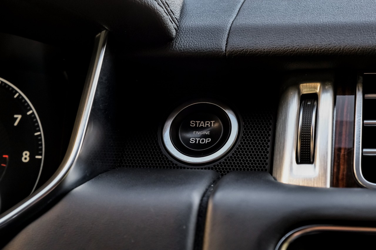 Land Rover Range Rover Vehicle Main Gallery Image 24