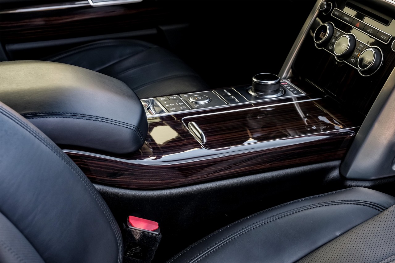Land Rover Range Rover Vehicle Main Gallery Image 27