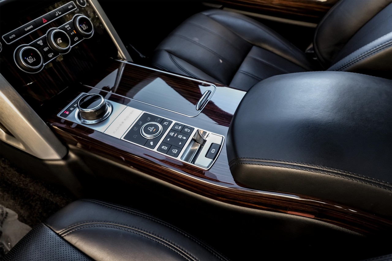 Land Rover Range Rover Vehicle Main Gallery Image 28