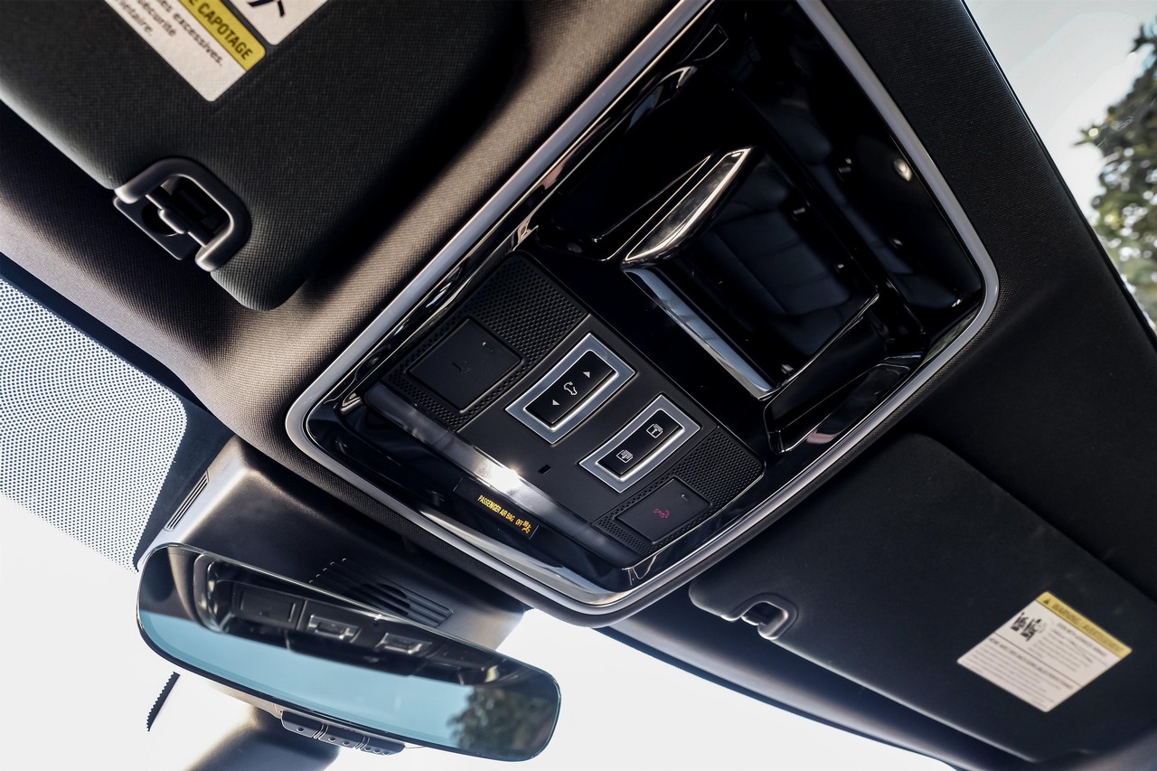 Land Rover Range Rover Vehicle Main Gallery Image 37