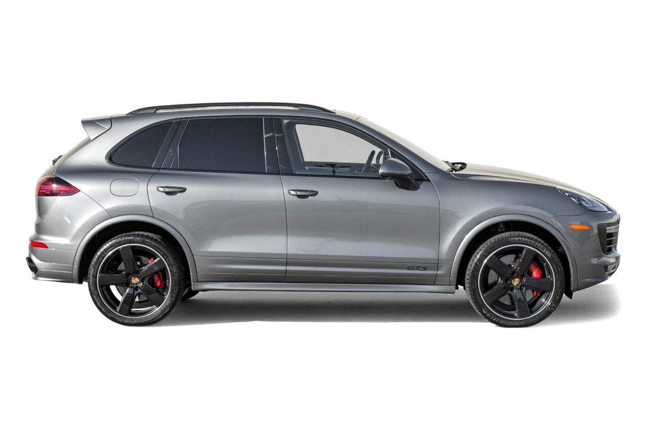 Porsche Cayenne Vehicle Main Gallery Image 08