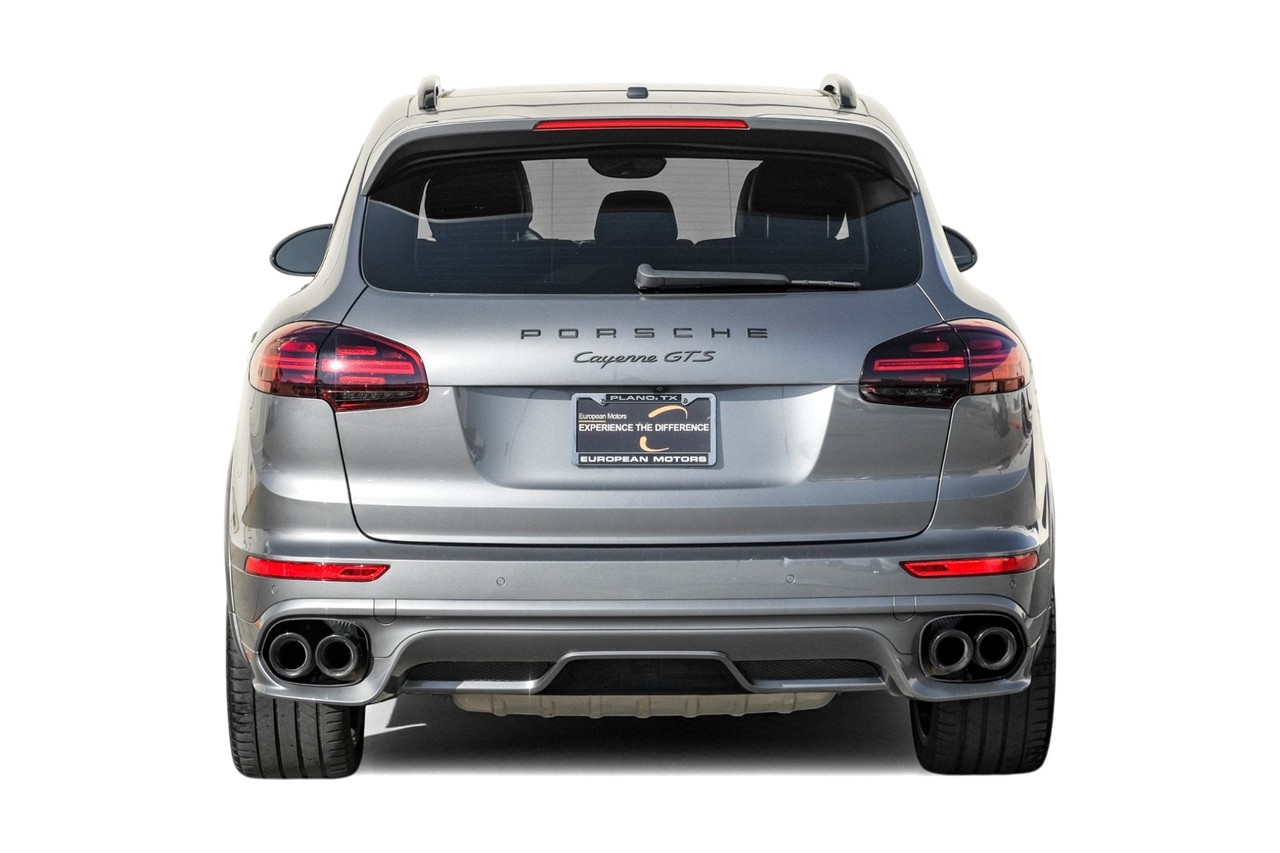 Porsche Cayenne Vehicle Main Gallery Image 10