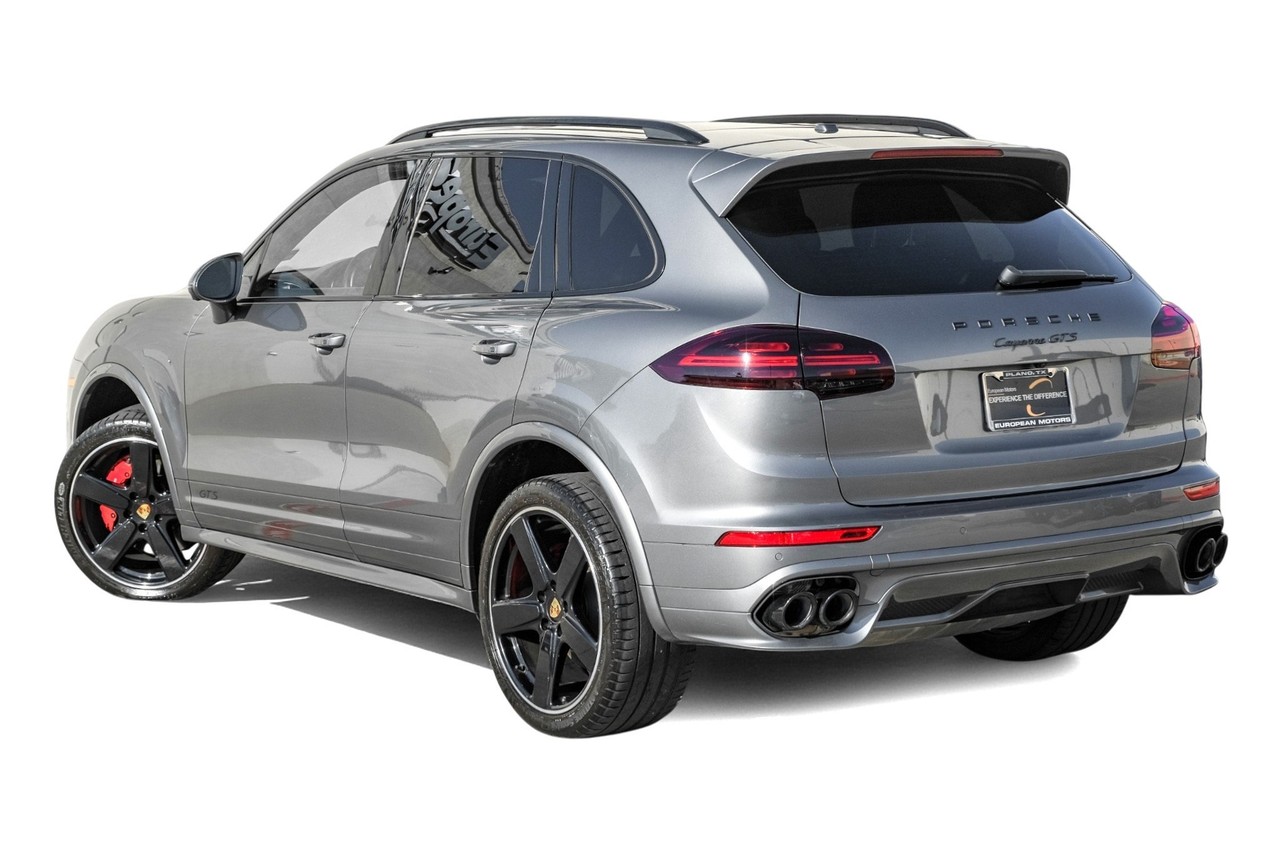 Porsche Cayenne Vehicle Main Gallery Image 11