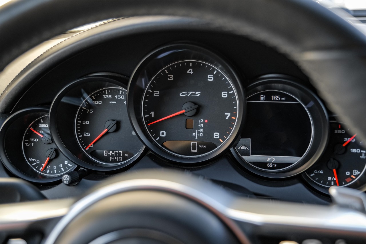 Porsche Cayenne Vehicle Main Gallery Image 19