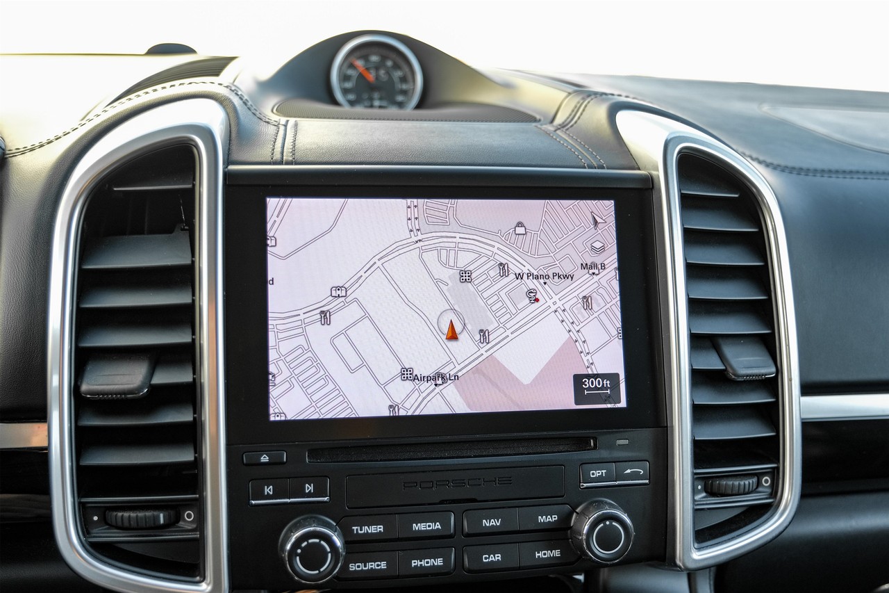 Porsche Cayenne Vehicle Main Gallery Image 21