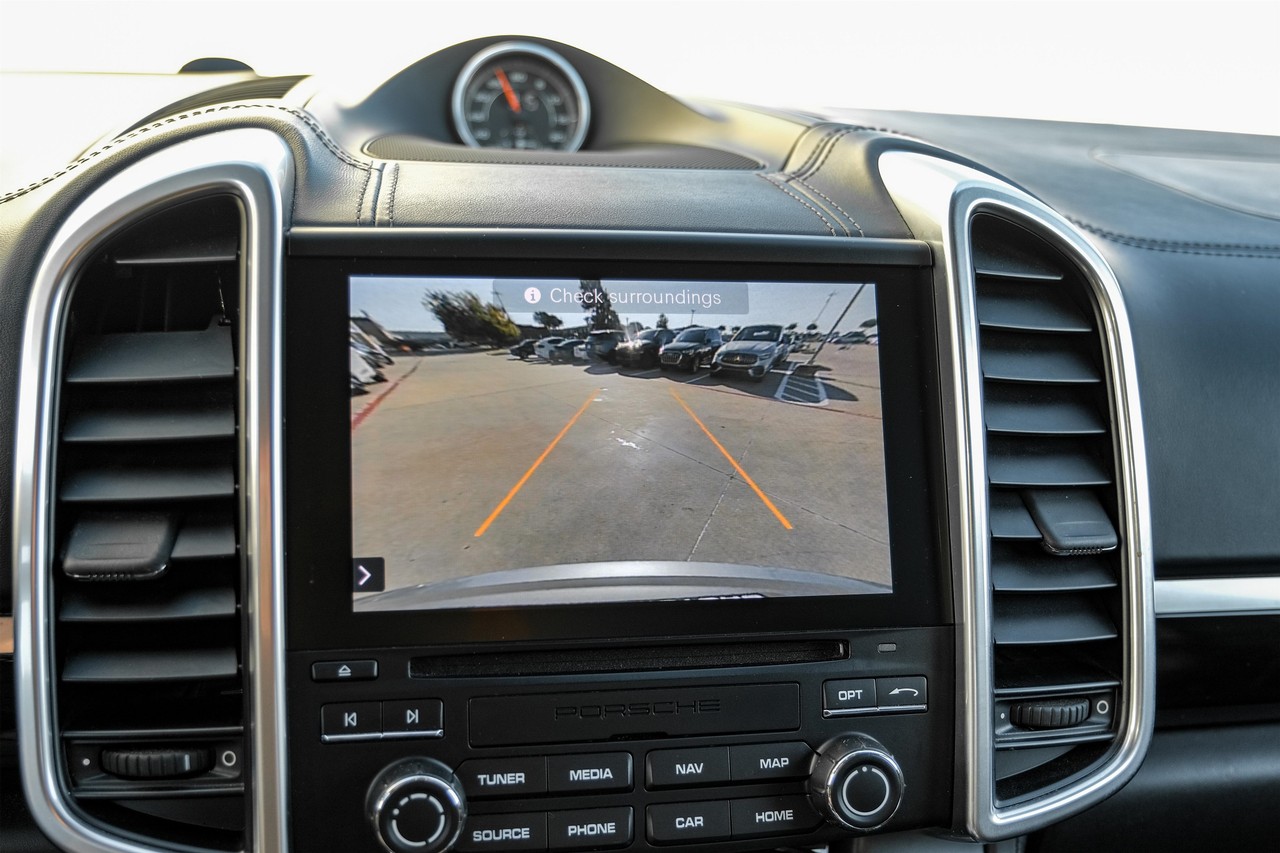 Porsche Cayenne Vehicle Main Gallery Image 22