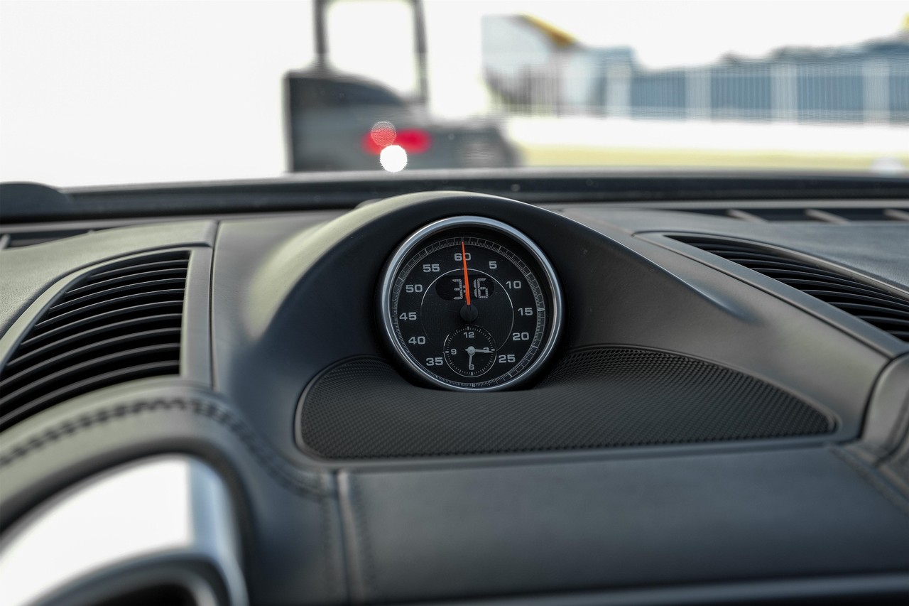 Porsche Cayenne Vehicle Main Gallery Image 30