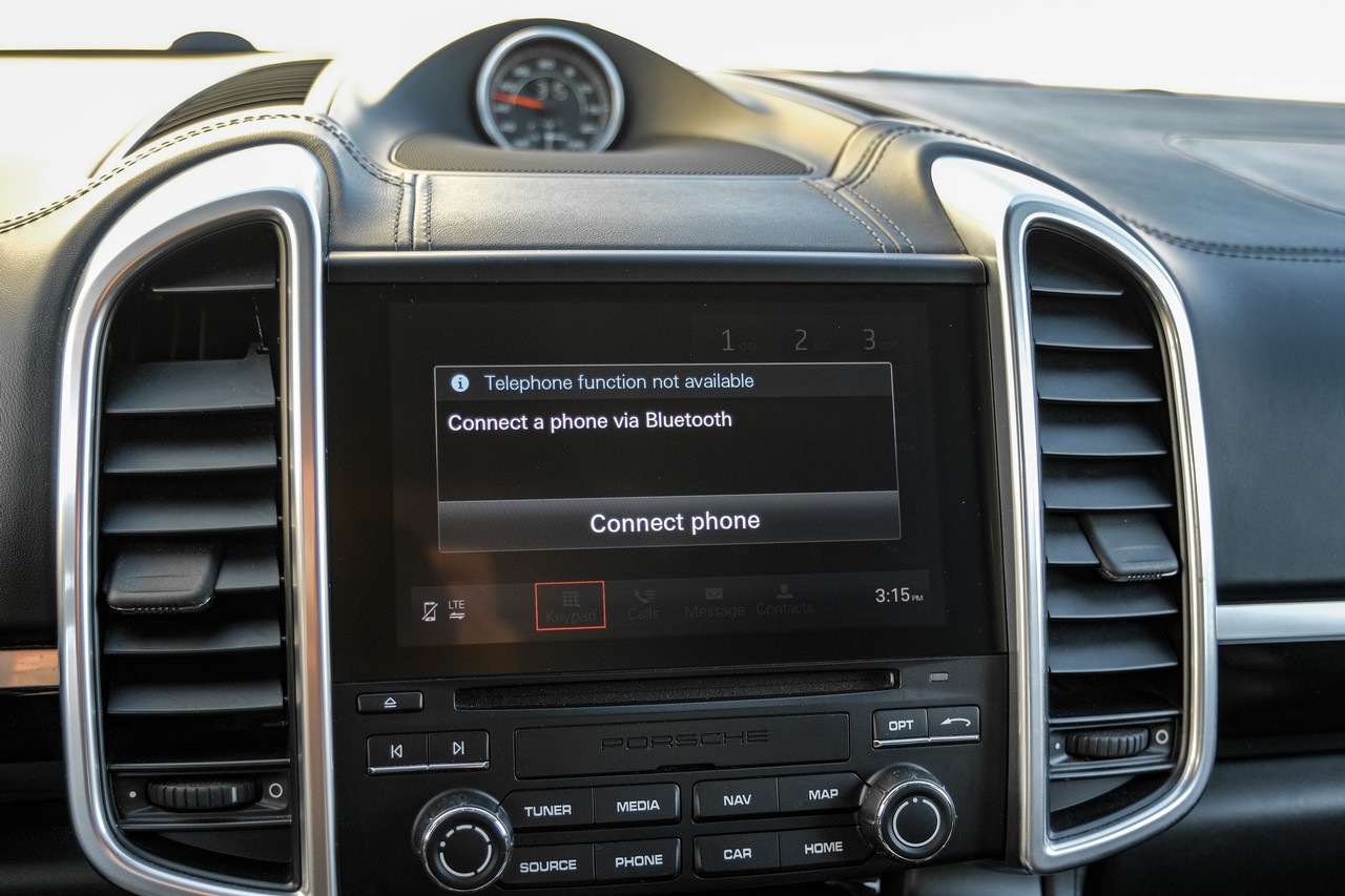 Porsche Cayenne Vehicle Main Gallery Image 31