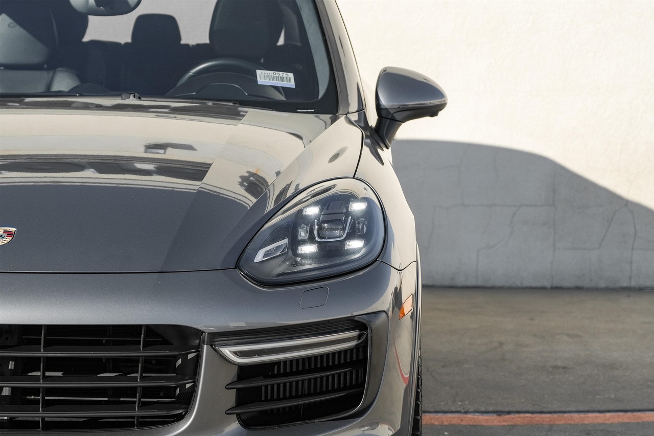 Porsche Cayenne Vehicle Main Gallery Image 49