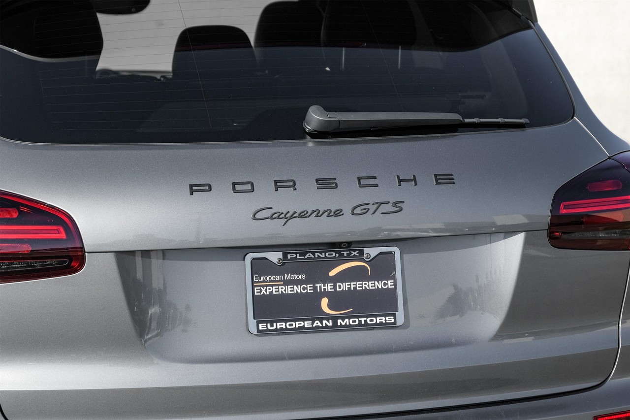 Porsche Cayenne Vehicle Main Gallery Image 51