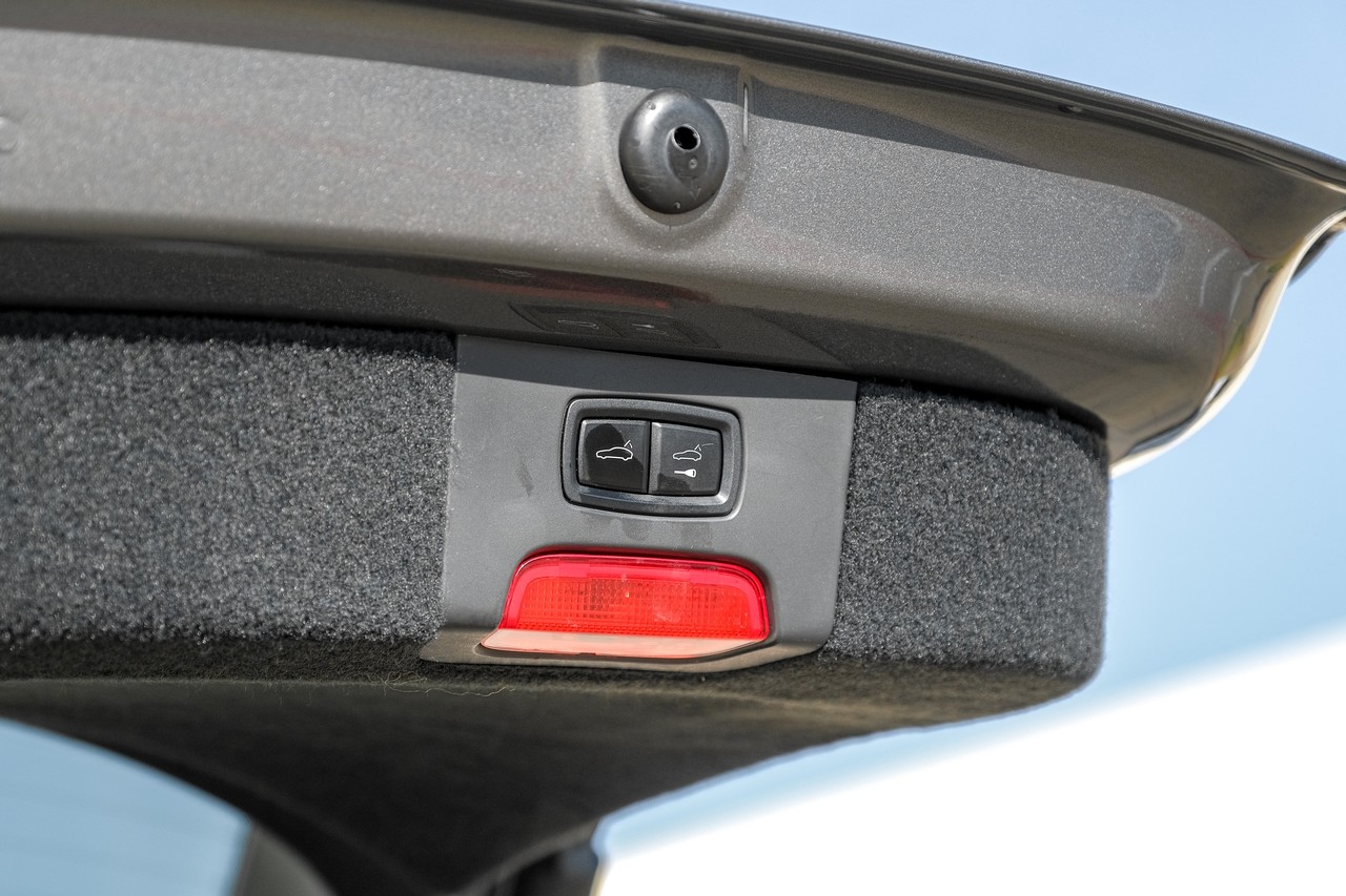 Porsche Cayenne Vehicle Main Gallery Image 54