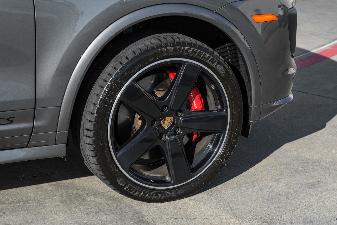 Porsche Cayenne Vehicle Main Gallery Image 56