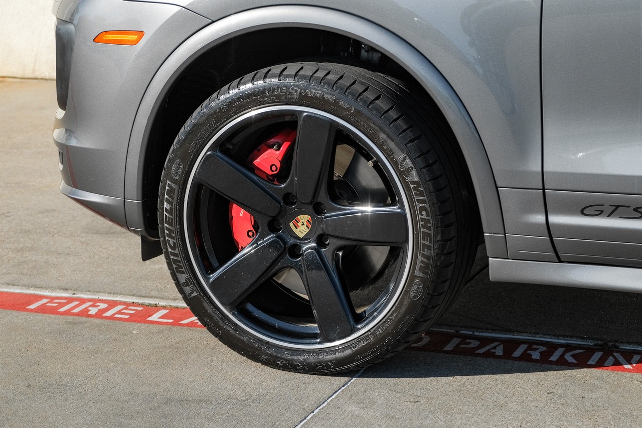 Porsche Cayenne Vehicle Main Gallery Image 57