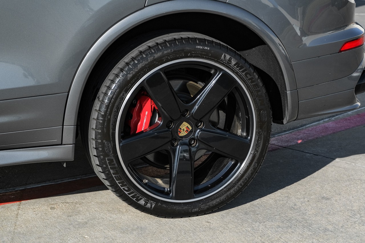 Porsche Cayenne Vehicle Main Gallery Image 58