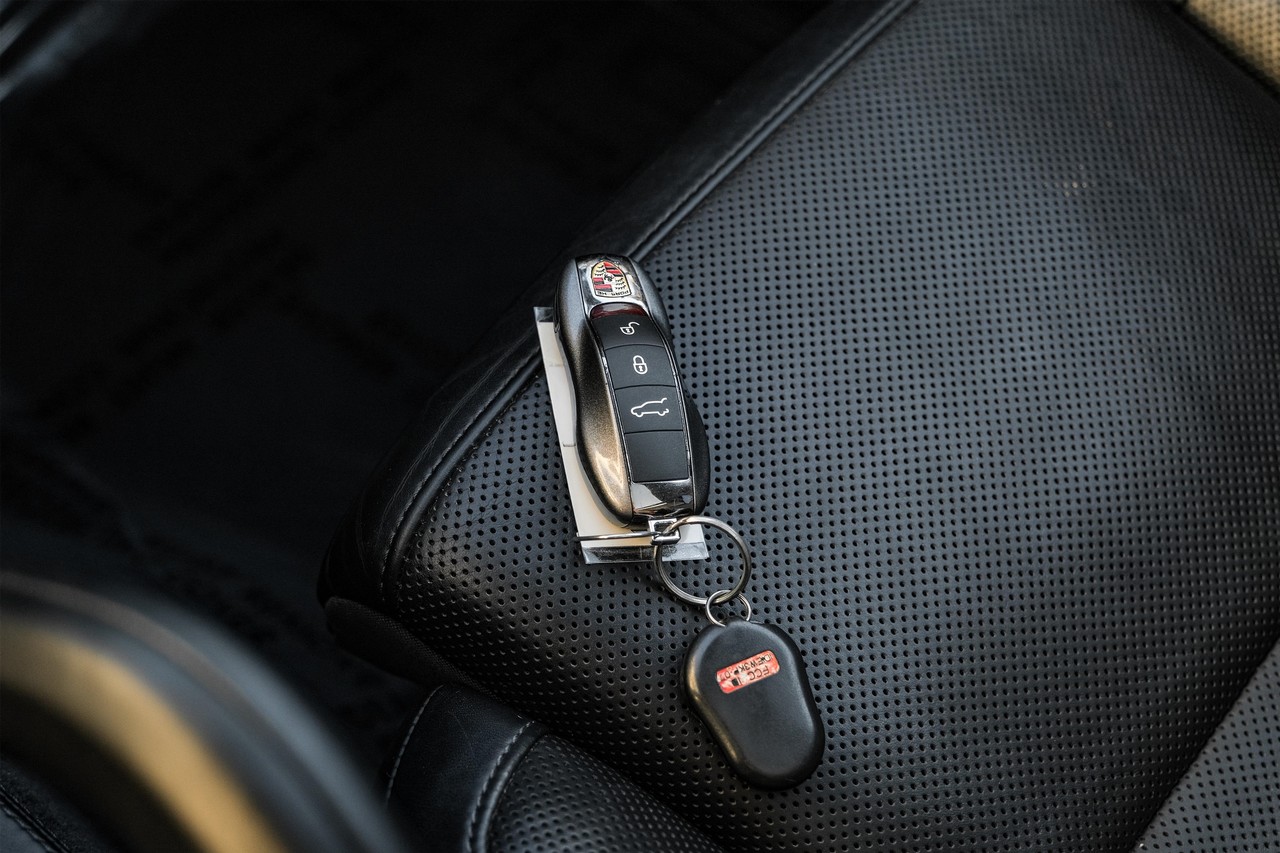 Porsche Cayenne Vehicle Main Gallery Image 59