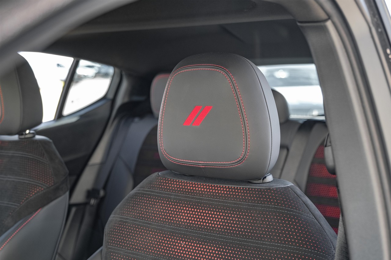 Dodge Hornet Vehicle Main Gallery Image 34