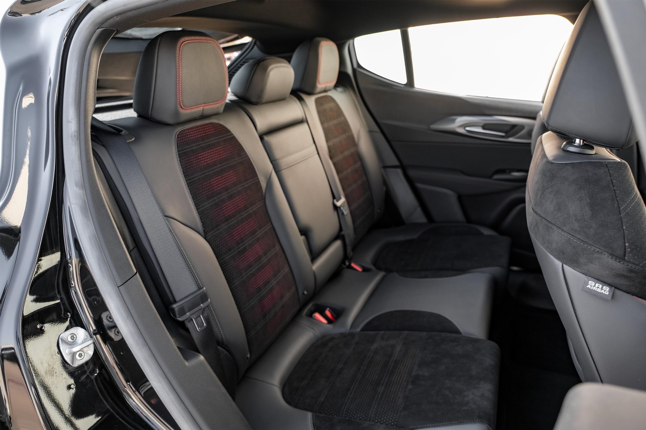 Dodge Hornet Vehicle Main Gallery Image 36