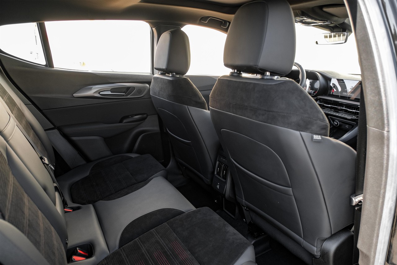 Dodge Hornet Vehicle Main Gallery Image 37