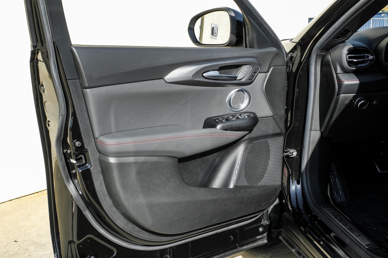 Dodge Hornet Vehicle Main Gallery Image 44