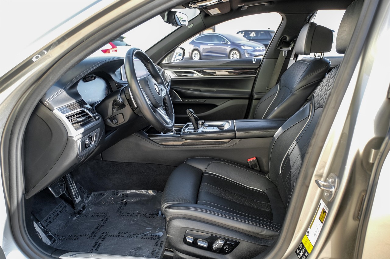 BMW 7 Series Vehicle Main Gallery Image 04