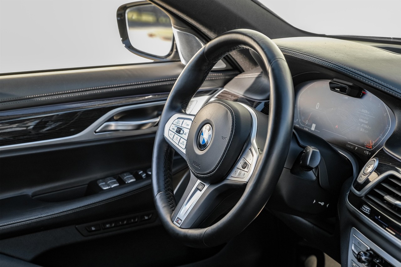 BMW 7 Series Vehicle Main Gallery Image 14