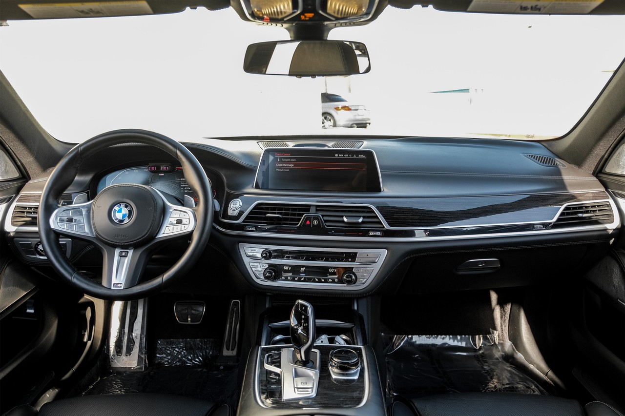 BMW 7 Series Vehicle Main Gallery Image 15