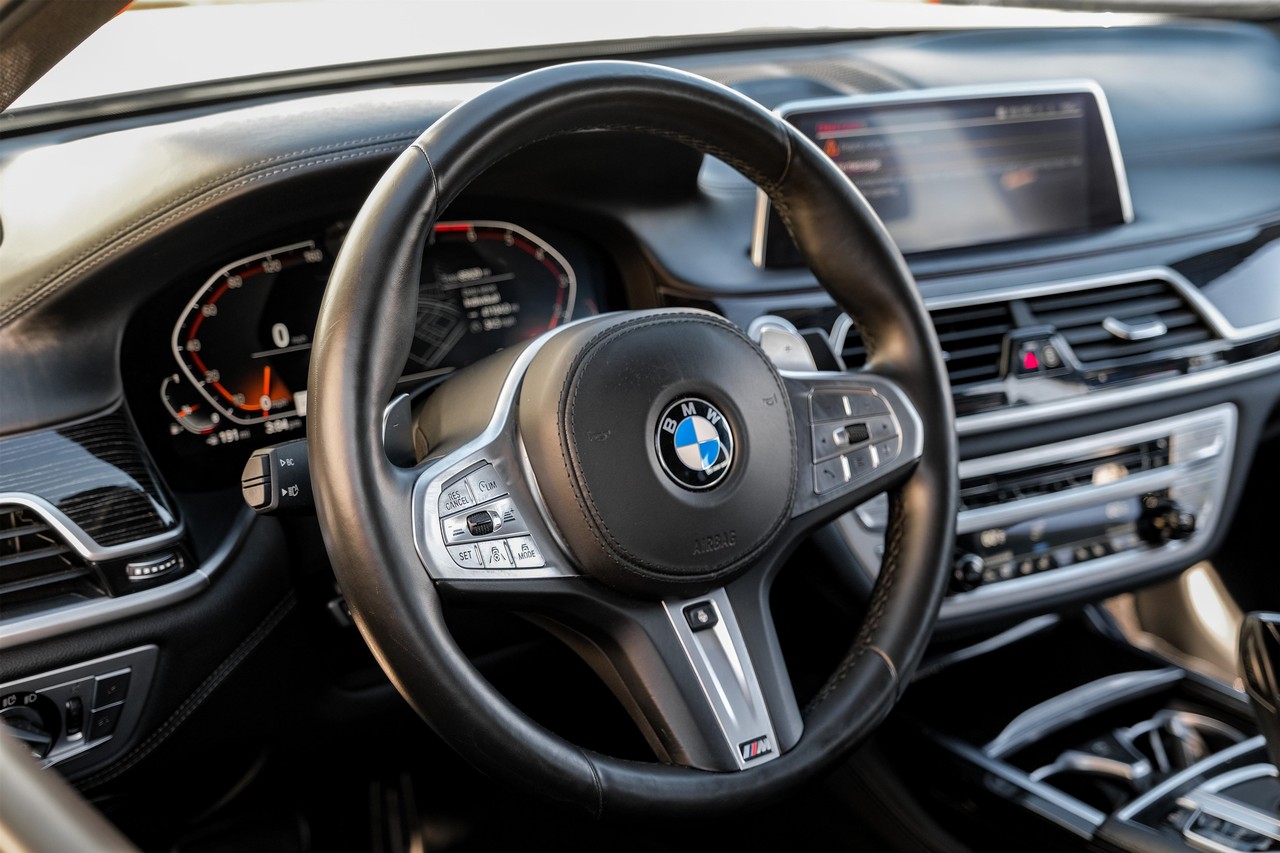 BMW 7 Series Vehicle Main Gallery Image 16