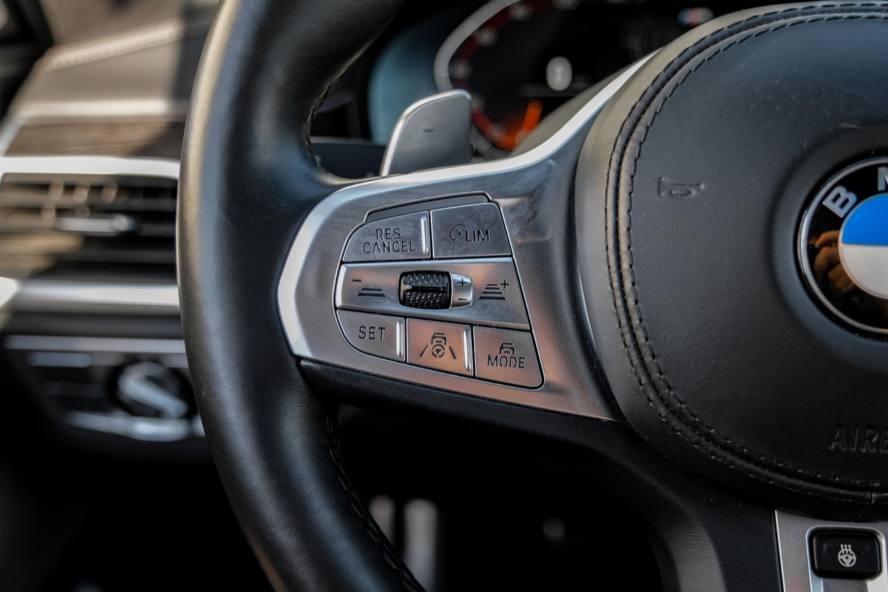 BMW 7 Series Vehicle Main Gallery Image 17