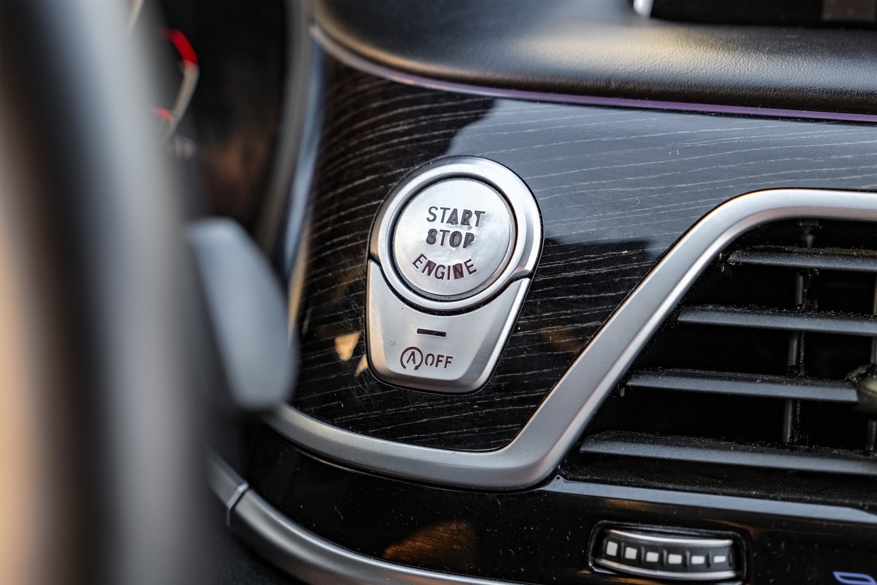 BMW 7 Series Vehicle Main Gallery Image 21