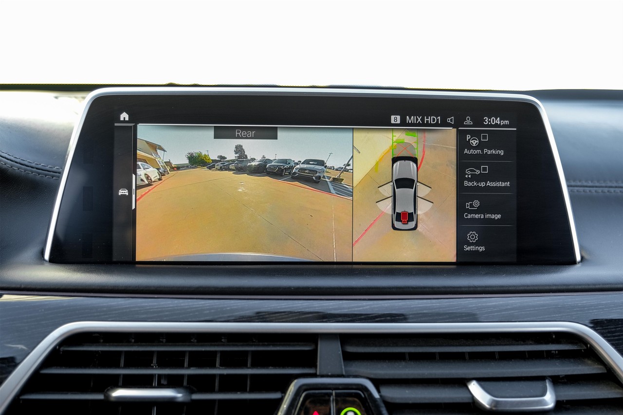 BMW 7 Series Vehicle Main Gallery Image 23