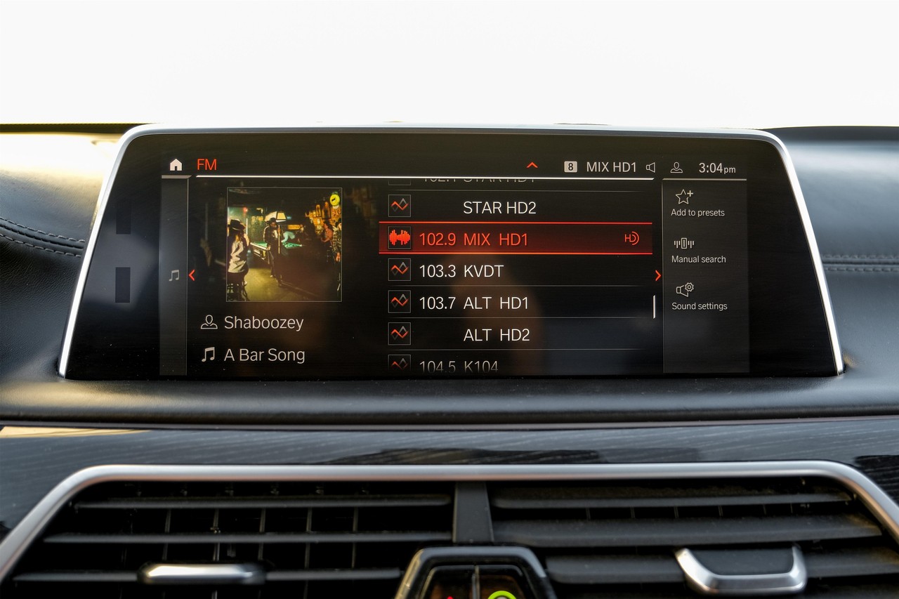 BMW 7 Series Vehicle Main Gallery Image 28