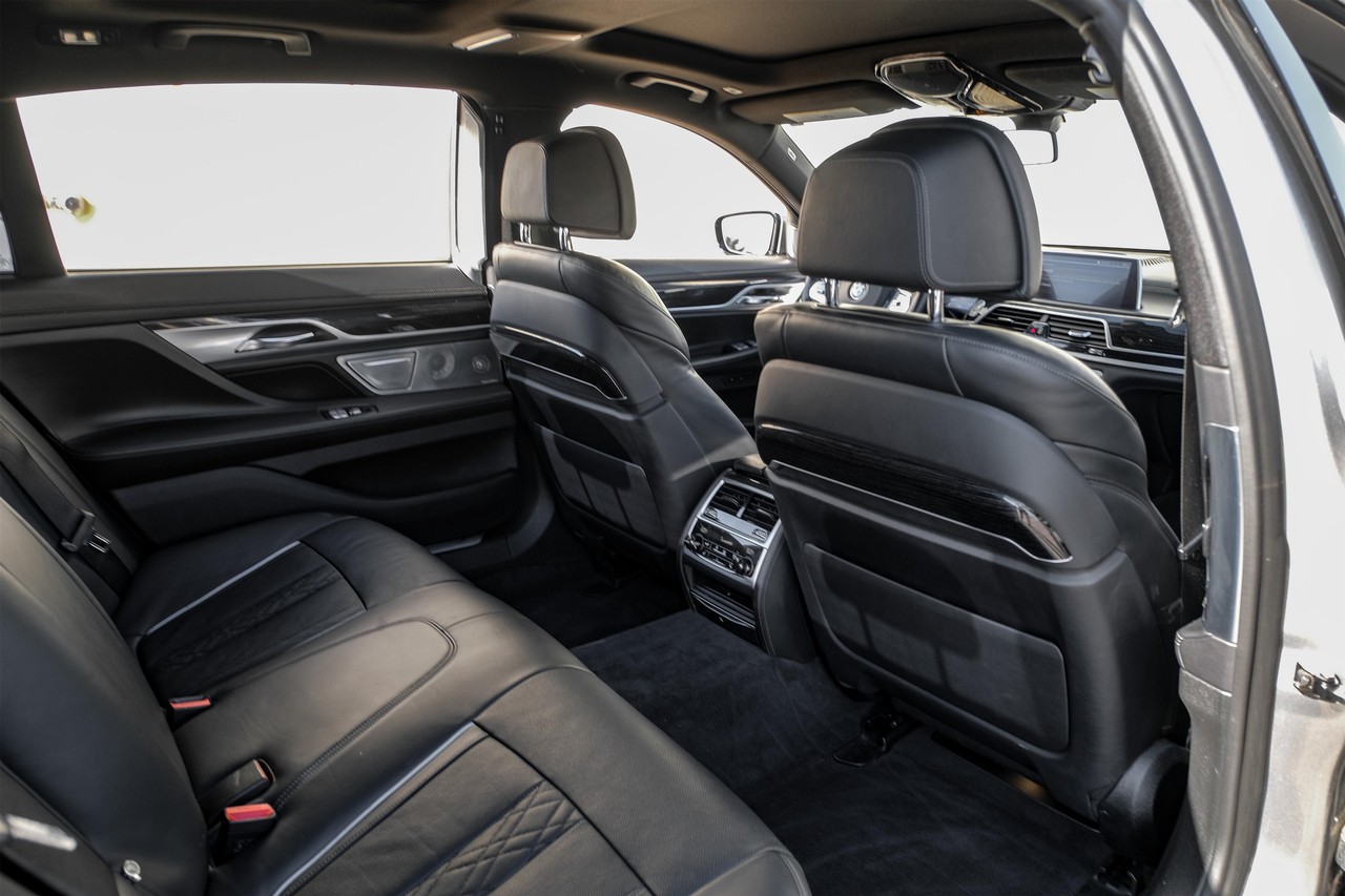 BMW 7 Series Vehicle Main Gallery Image 34
