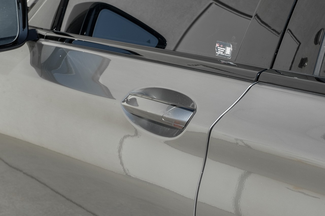 BMW 7 Series Vehicle Main Gallery Image 38