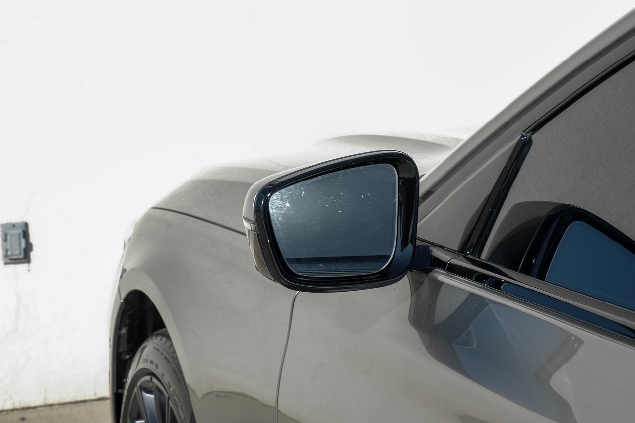 BMW 7 Series Vehicle Main Gallery Image 39