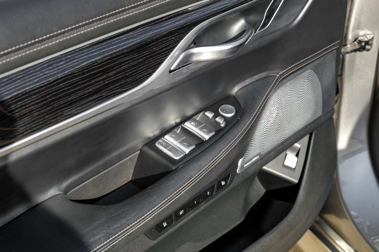 BMW 7 Series Vehicle Main Gallery Image 41