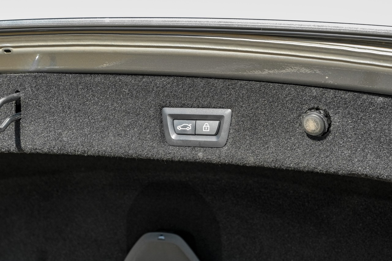 BMW 7 Series Vehicle Main Gallery Image 49