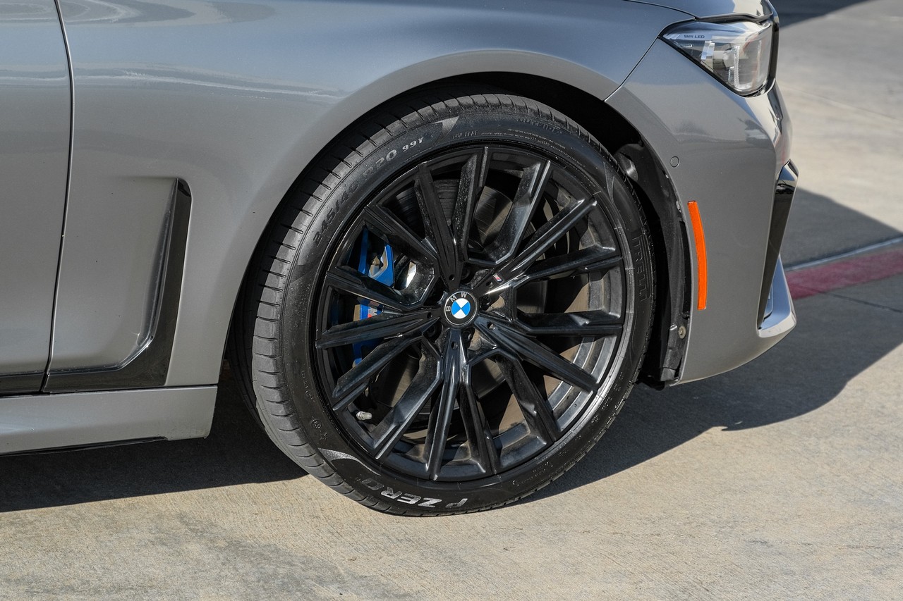 BMW 7 Series Vehicle Main Gallery Image 50