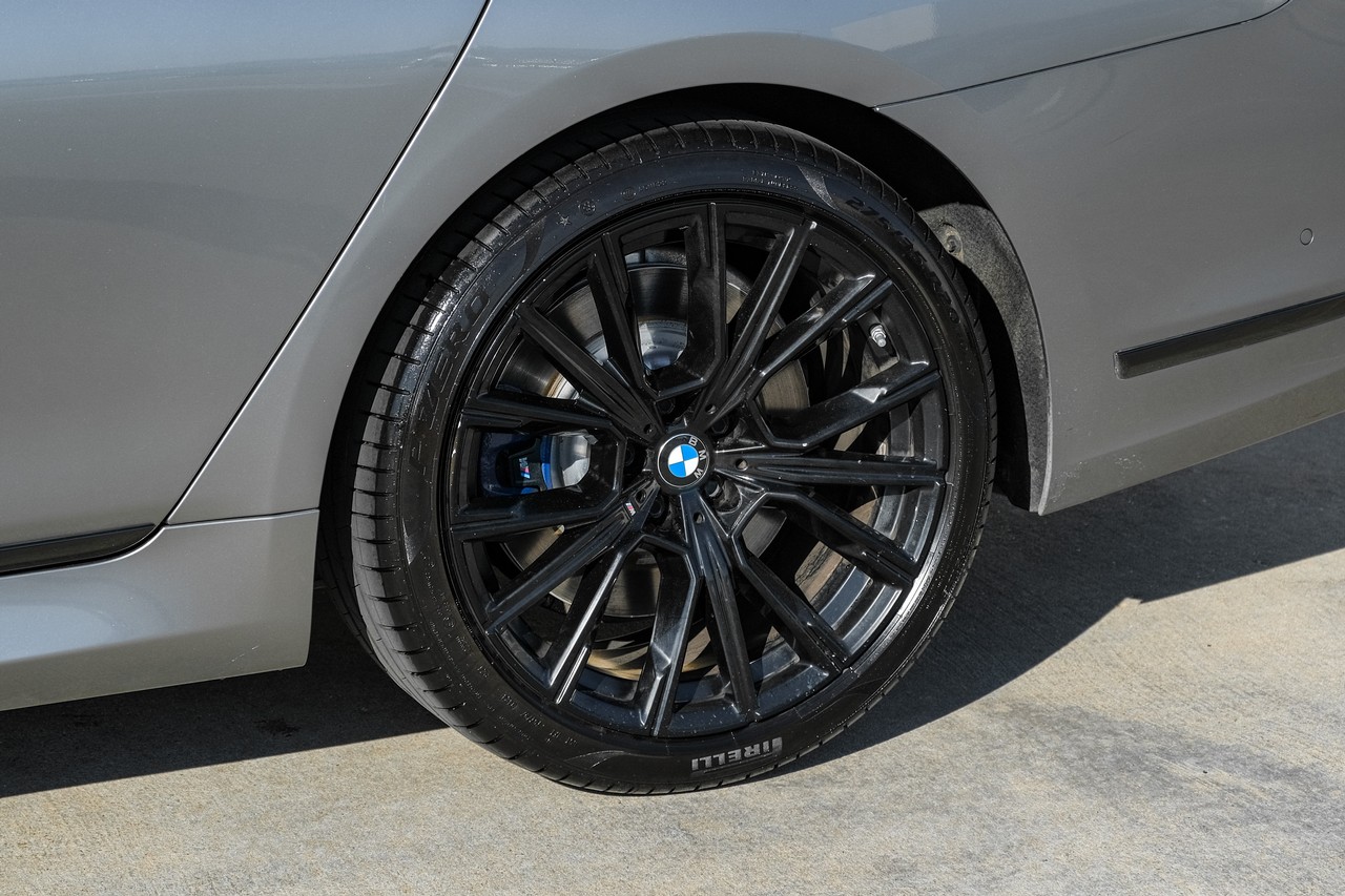 BMW 7 Series Vehicle Main Gallery Image 52