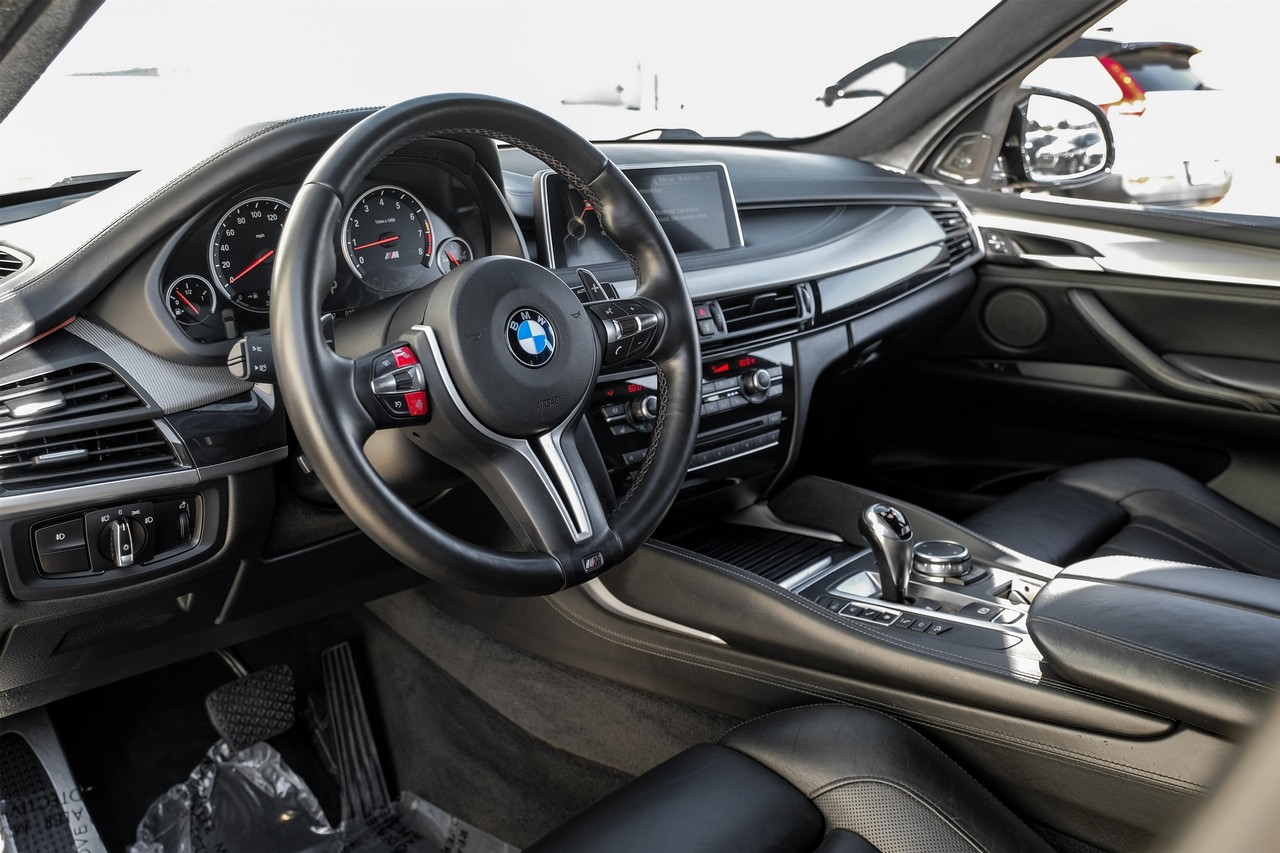 BMW X5 M Vehicle Main Gallery Image 03