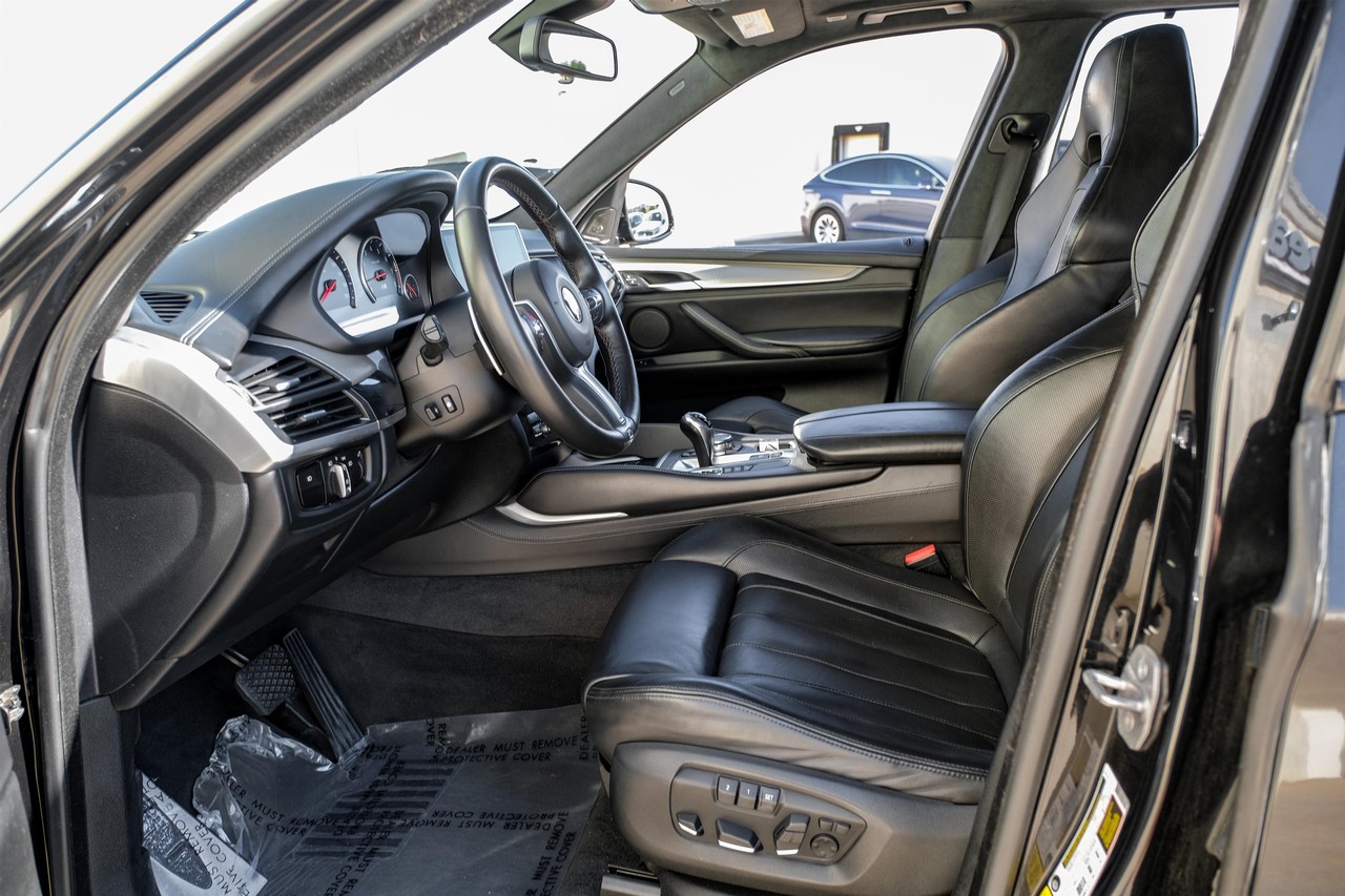 BMW X5 M Vehicle Main Gallery Image 04